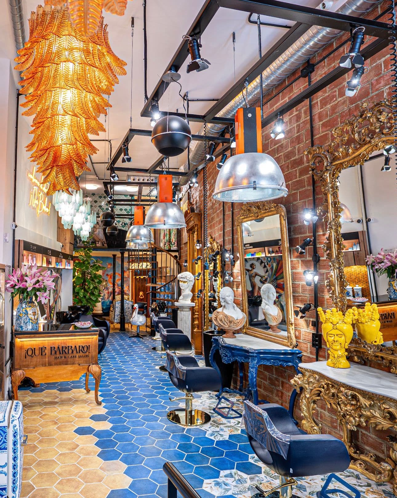 Descubre ¡QUÉ BÁRBARO!, el salón de belleza más artístico de Torremolinos